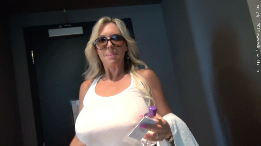 Stairwell Suck-n-Swallow