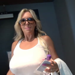 Stairwell Suck-n-Swallow